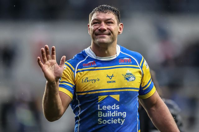 Ryan Hall of Leeds Rhinos waves to the fans after the game during the Betfred Super League Round 8 match Leeds Rhinos vs Huddersfield Giants at Headingley Stadium, Leeds, United Kingdom, 18th April 2025

(Photo by Alfie Cosgrove/News Images)