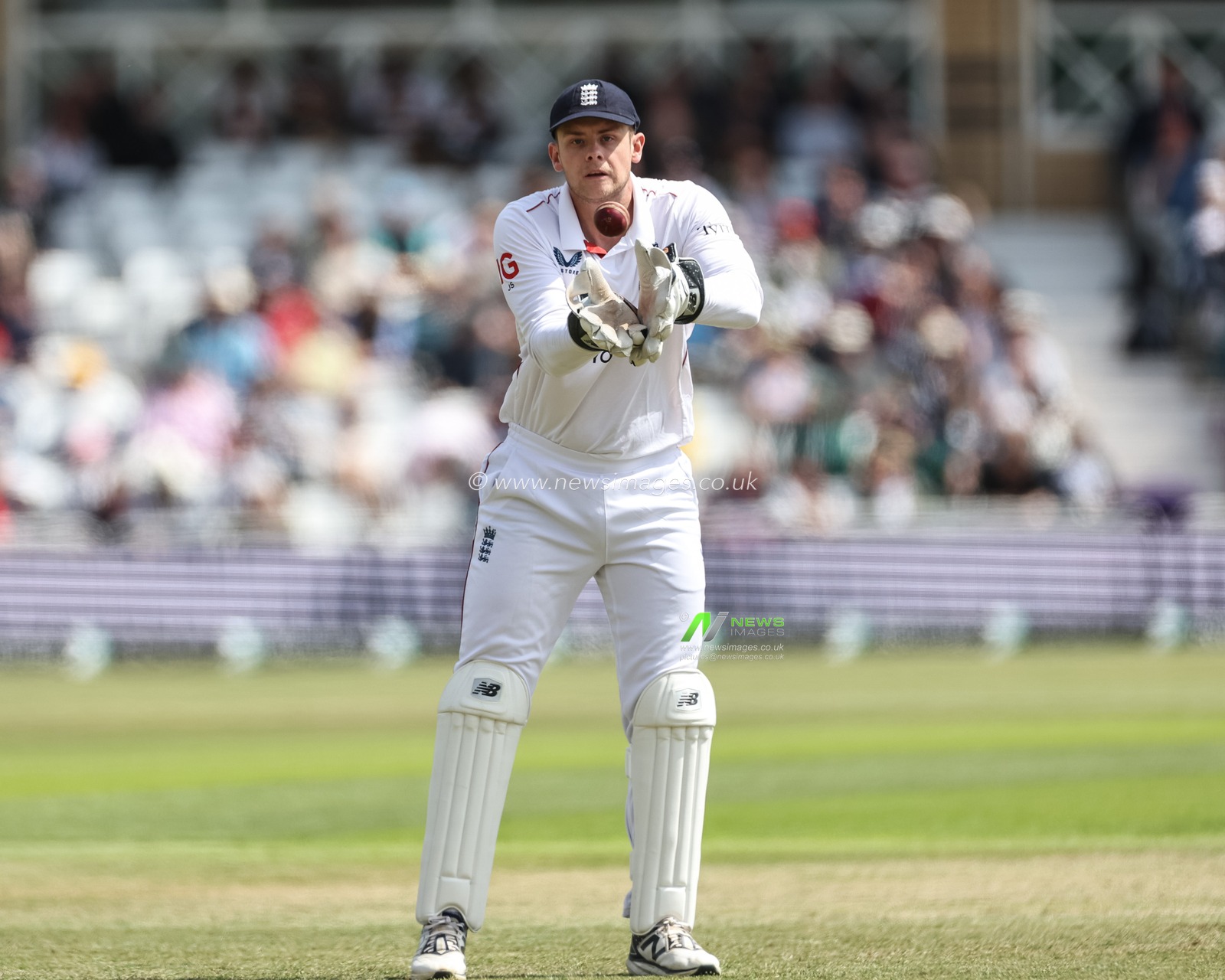 Jamie Smith of England collects the ball during the Rothesay Test Match Day 2 England vs Zimbabwe at Trent Bridge, Nottingham, United Kingdom, 23rd May 2025

(Photo by Mark Cosgrove/News Images)