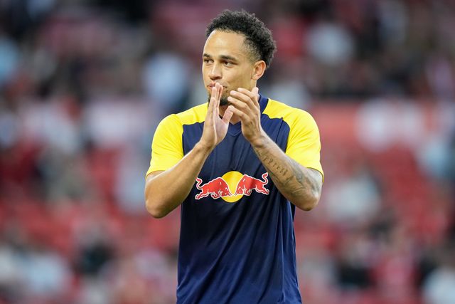 Noah Okafor of Leeds United applauds the fans during the pre-game warm up session during the Carabao Cup round 2 match Nottingham Forest vs Leeds Rhinos at City Ground, Nottingham, United Kingdom on 25 August 2026

(Photo by Maynard Manyowa/News Images)