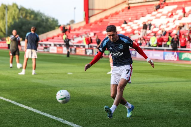 Corey O'Keeffe of Barnsley in the pregame warmup session during the Carabao Cup round 2 match Barnsley vs Crewe Alexandra at Oakwell, Barnsley, United Kingdom on 25 August 2026

(Photo by Alfie Cosgrove/News Images)
