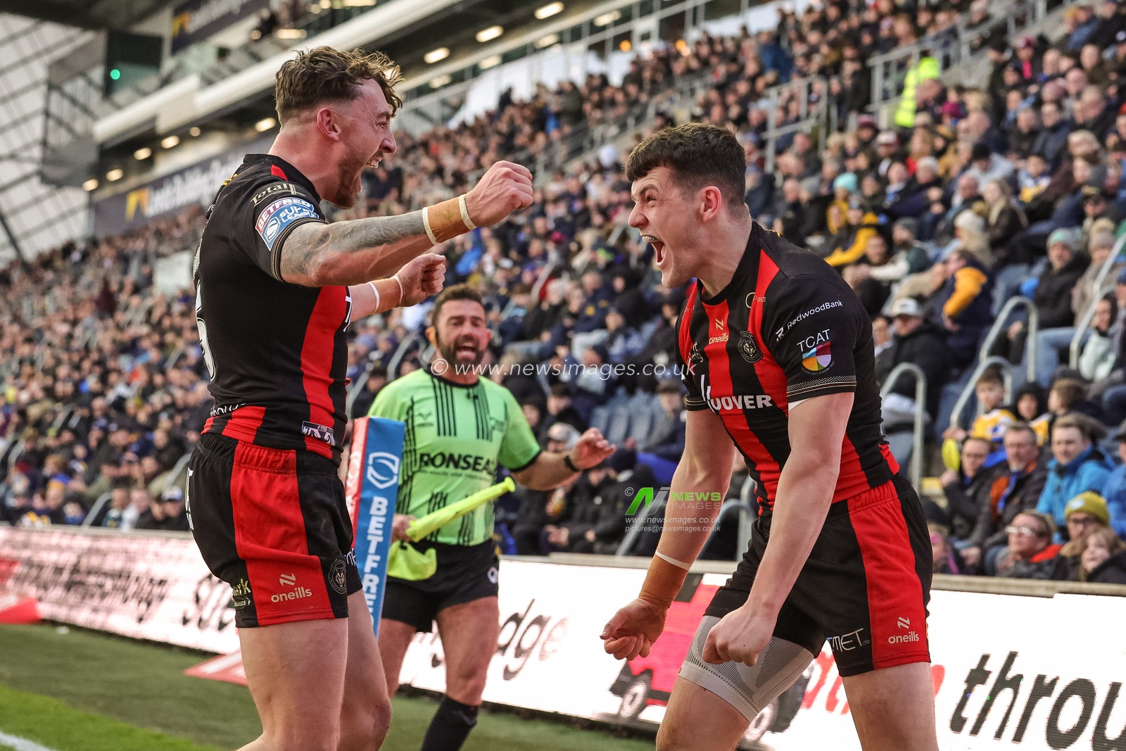 Josh Thewlis of Warrington Wolves celebrates his try during the Betfred Super League round 6 match Leeds Rhinos vs Warrington Wolves at AMT Headingley Stadium, Leeds, United Kingdom on 29 March 2026

(Photo by Mark Cosgrove/News Images)