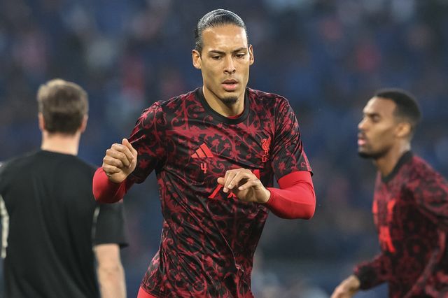 Virgil van Dijk of Liverpool in the pregame warmup session during the UEFA Champions League Quarter Finals match Paris Saint-Germain vs Liverpool at Parc des Princes, Paris, France on 08 April 2026

(Photo by Alfie Cosgrove/News Images)