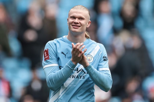 Erling Haaland of Manchester City celebrates the 4-0 win with the fans during the Emirates FA Cup Quarter-Final match Manchester City vs Liverpool at Etihad Stadium, Manchester, United Kingdom on 04 April 2026

(Photo by Mark Cosgrove/News Images)
