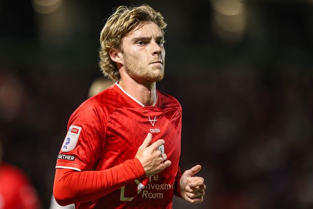 Luca Connell of Barnsley during the Sky Bet League One match Barnsley vs Blackpool at Oakwell, Barnsley, United Kingdom on 02 September 2026

(Photo by Alfie Cosgrove/News Images)