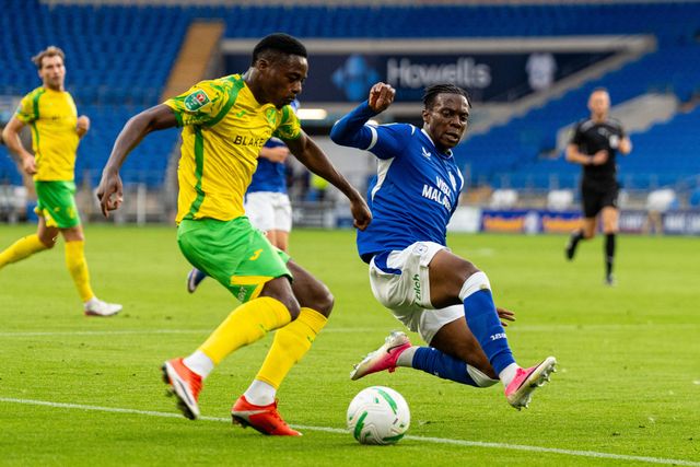 Anthony Musaba of Norwich City under pressure from Ronan Kpakio of Cardiff City during the Carabao Cup round 2 match Cardiff City vs Norwich City at Cardiff City Stadium, Cardiff, United Kingdom on 25 August 2026

(Photo by Andrew Lewis/News Images)