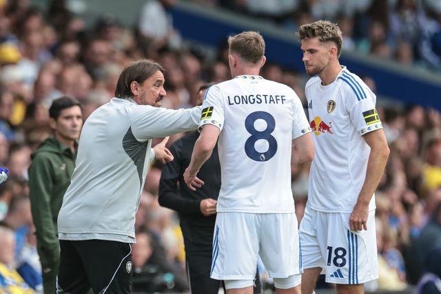 Daniel Farke manager of Leeds United speaks to Sean Longstaff of Leeds United and Anton Stach of Leeds United during the Pre-season friendly match Leeds United vs Villarreal at Elland Road, Leeds, United Kingdom, 2nd August 2025

(Photo by Mark Cosgrove/News Images)