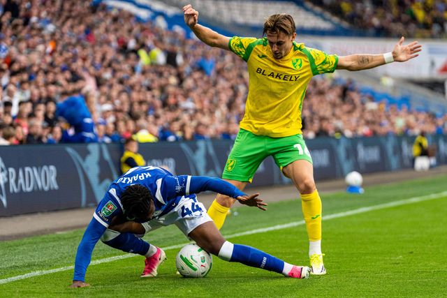 Ronan Kpakio of Cardiff City is fouled by Jacob Wright of Norwich City during the Carabao Cup round 2 match Cardiff City vs Norwich City at Cardiff City Stadium, Cardiff, United Kingdom on 25 August 2026

(Photo by Andrew Lewis/News Images)