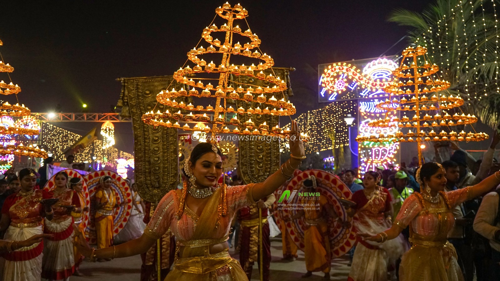 The artist performed dance at the seaside on the occasion of sacred Gangasagar Mela festival at Sagar Island, around 150 kms south of Kolkata on January 12, 2025.Pictures by Debajyoti Chakraborty.(Photo: Debajyoti Chakraborty/News Images)