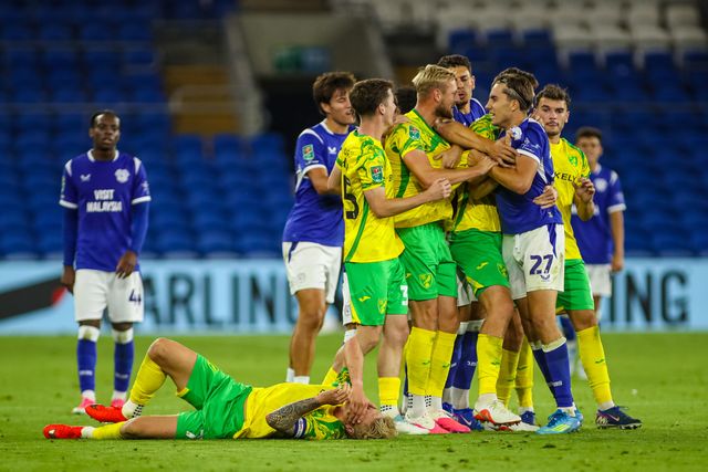 Harry Darling of Norwich City and Joel Colwill of Cardiff City  square-off during the Carabao Cup round 2 match Cardiff City vs Norwich City at Cardiff City Stadium, Cardiff, United Kingdom on 25 August 2026

(Photo by Andrew Lewis/News Images)