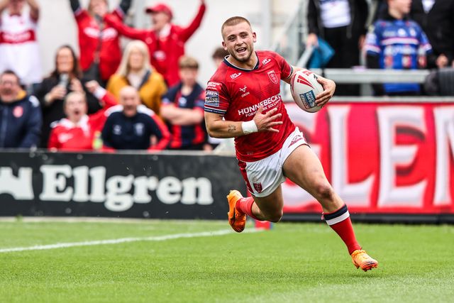Mikey Lewis of Hull KR goes over for a try during the Betfred Super League round 13 match Wakefield Trinity vs Hull KR at DIY Kitchens Stadium, Wakefield, United Kingdom on 06 June 2026

(Photo by Alfie Cosgrove/News Images)