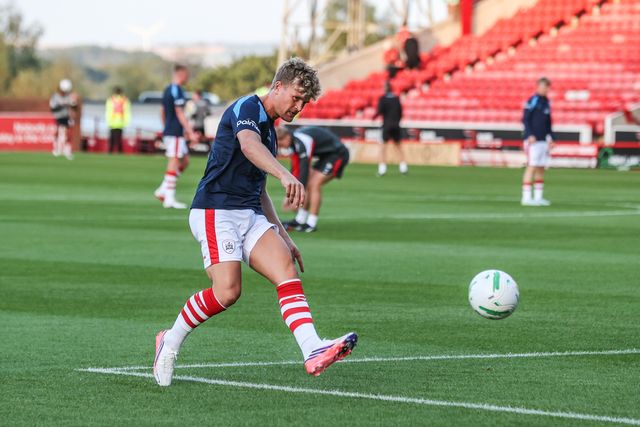 Cameron McGeehan of Barnsley in the pregame warmup session during the Carabao Cup round 2 match Barnsley vs Crewe Alexandra at Oakwell, Barnsley, United Kingdom on 25 August 2026

(Photo by Alfie Cosgrove/News Images)