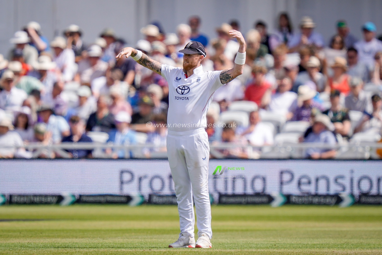 England captain Ben Stokes gives instruction to his teammate moments after his retirement was announced during the 3rd Rothesay Test Match Day 4 match England vs New Zealand at Trent Bridge, Nottingham, United Kingdom on 28 June 2026

(Photo by Maynard Manyowa/News Images)
