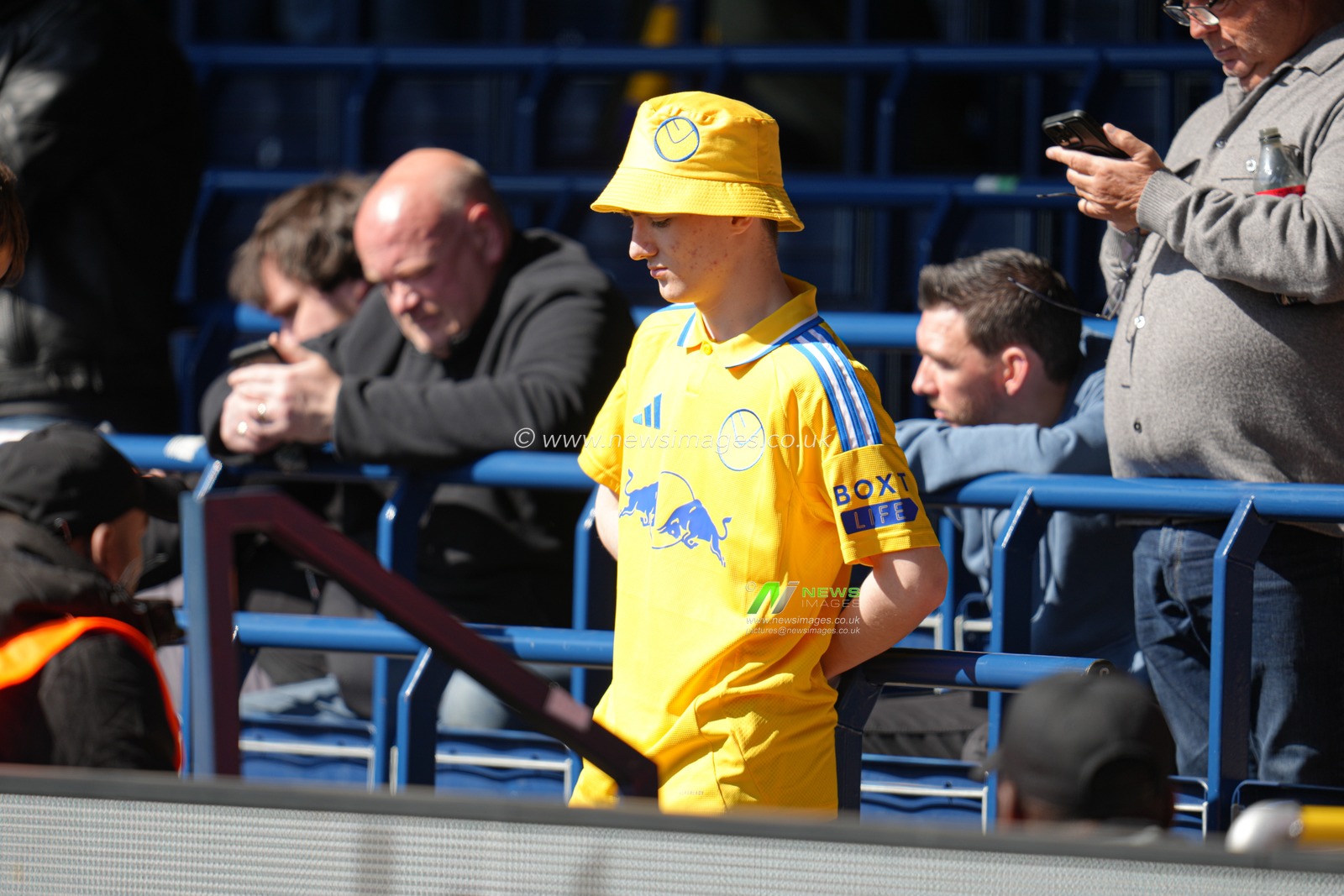Leeds fan ahead of the Sky Bet Championship match Luton Town vs Leeds United at Kenilworth Road, Luton, United Kingdom, 5th April 2025

(Photo by Harvey Murphy/News Images)