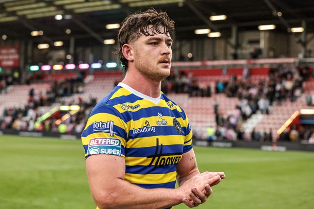 Jordy Crowther of Warrington Wolves applauds the fans after the game during the Betfred Super League round 20 match Leigh Leopards vs Warrington Wolves at Leigh Sports Village, Leigh, United Kingdom on 25 July 2026

(Photo by Alfie Cosgrove/News Images)