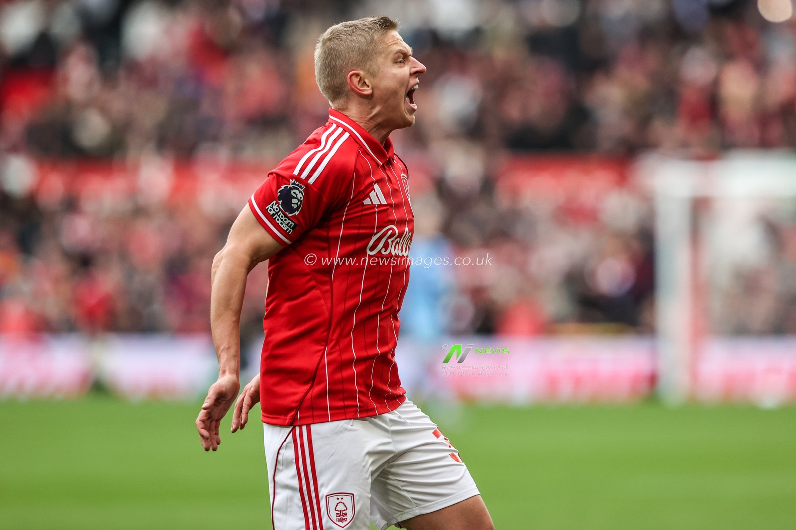 Oleksandr Zinchenko of Nottingham Forest gees up the crowd during the Premier League match Nottingham Forest vs Chelsea at City Ground, Nottingham, United Kingdom, 18th October 2025

(Photo by Alfie Cosgrove/News Images)