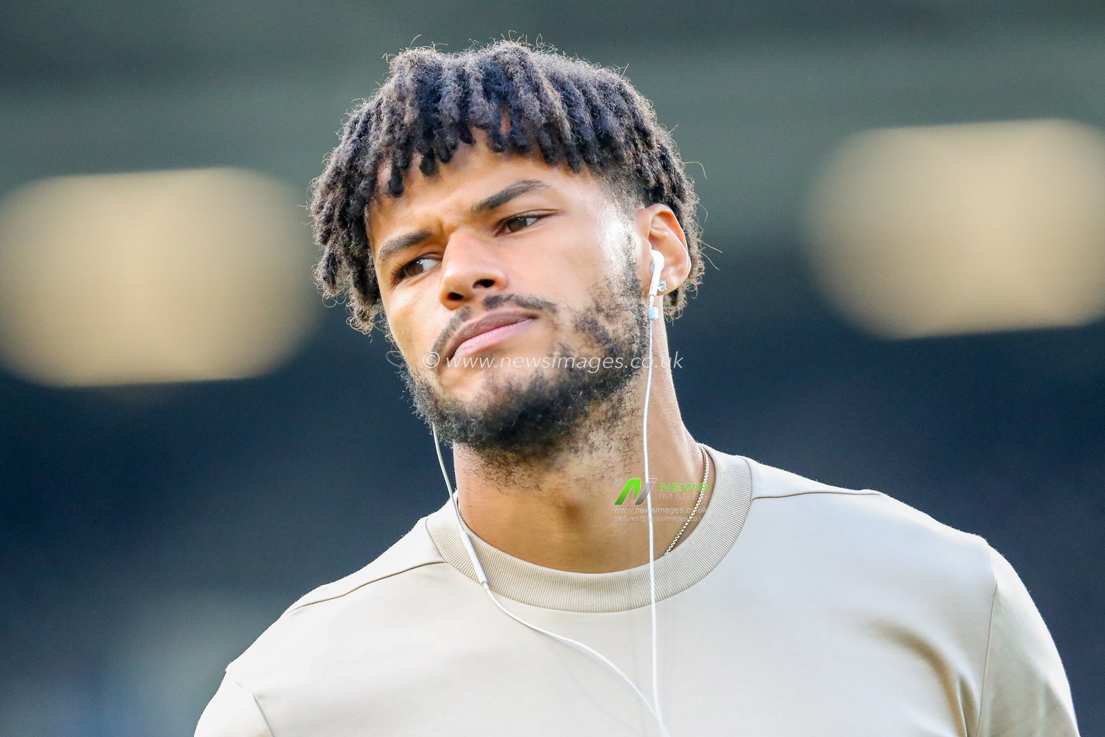 Tyrone Mings of Aston Villa arrives at Craven Cottage prior to the Premier League match Fulham vs Aston Villa at Craven Cottage, London, United Kingdom, 19th October 2024

(Photo by Izzy Poles/News Images)