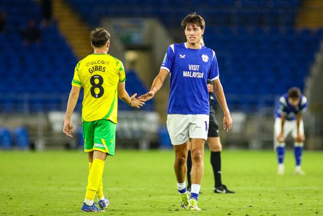 Rubin Colwill of Cardiff City shakes hands with Liam Gibbs of Norwich City at the final whistle during the Carabao Cup round 2 match Cardiff City vs Norwich City at Cardiff City Stadium, Cardiff, United Kingdom on 25 August 2026

(Photo by Andrew Lewis/News Images)