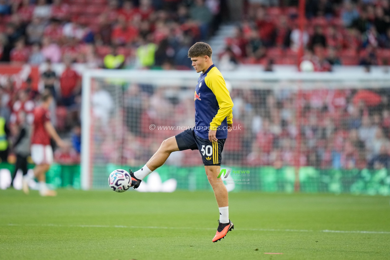 Alfie Cresswell of Leeds United in the pregame warmup session  during the Carabao Cup round 2 match Nottingham Forest vs Leeds Rhinos at City Ground, Nottingham, United Kingdom on 25 August 2026

(Photo by Maynard Manyowa/News Images)