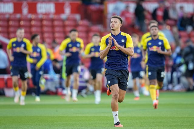 Ethan Ampadu of Leeds United applauds the fans in the pregame warmup session  during the Carabao Cup round 2 match Nottingham Forest vs Leeds Rhinos at City Ground, Nottingham, United Kingdom on 25 August 2026

(Photo by Maynard Manyowa/News Images)