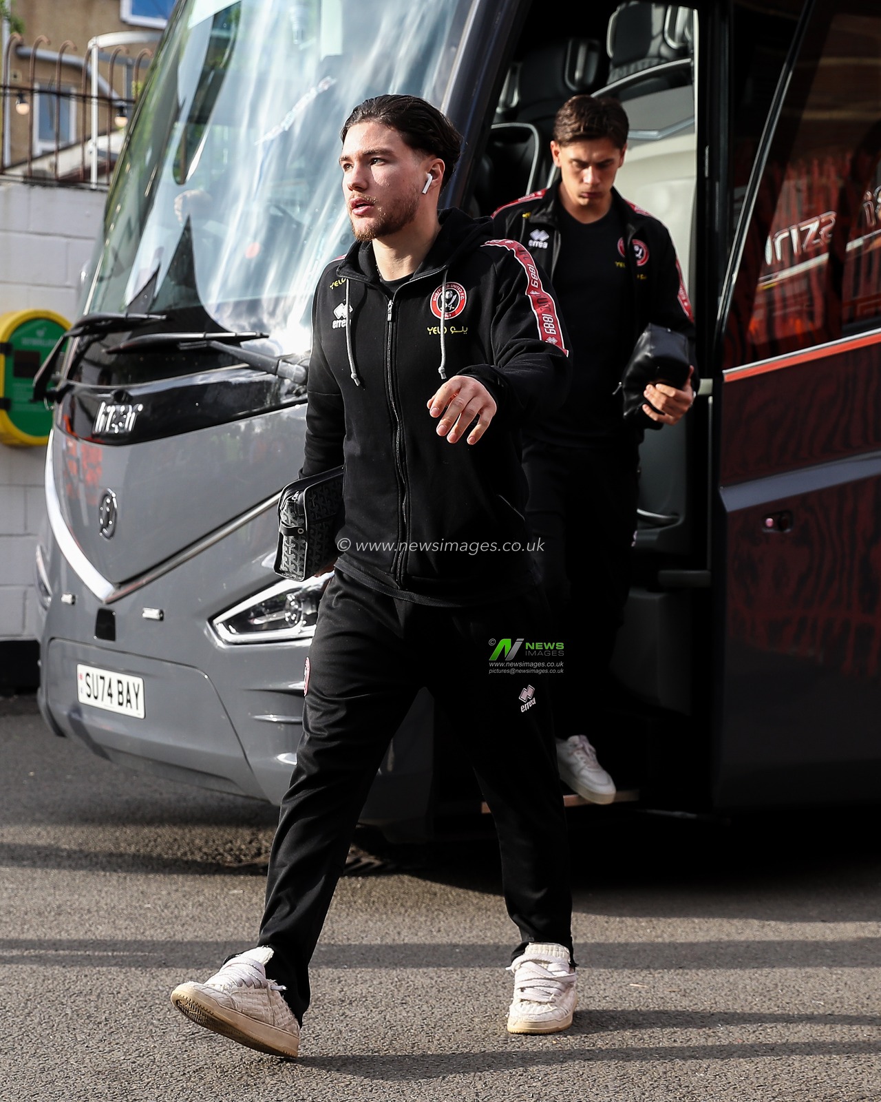 Callum O'Hare of Sheffield United arrives ahead of the Sky Bet Championship Playoff Semi-final match Bristol City vs Sheffield United at Ashton Gate, Bristol, United Kingdom, 8th May 2025

(Photo by Gareth Evans/News Images)