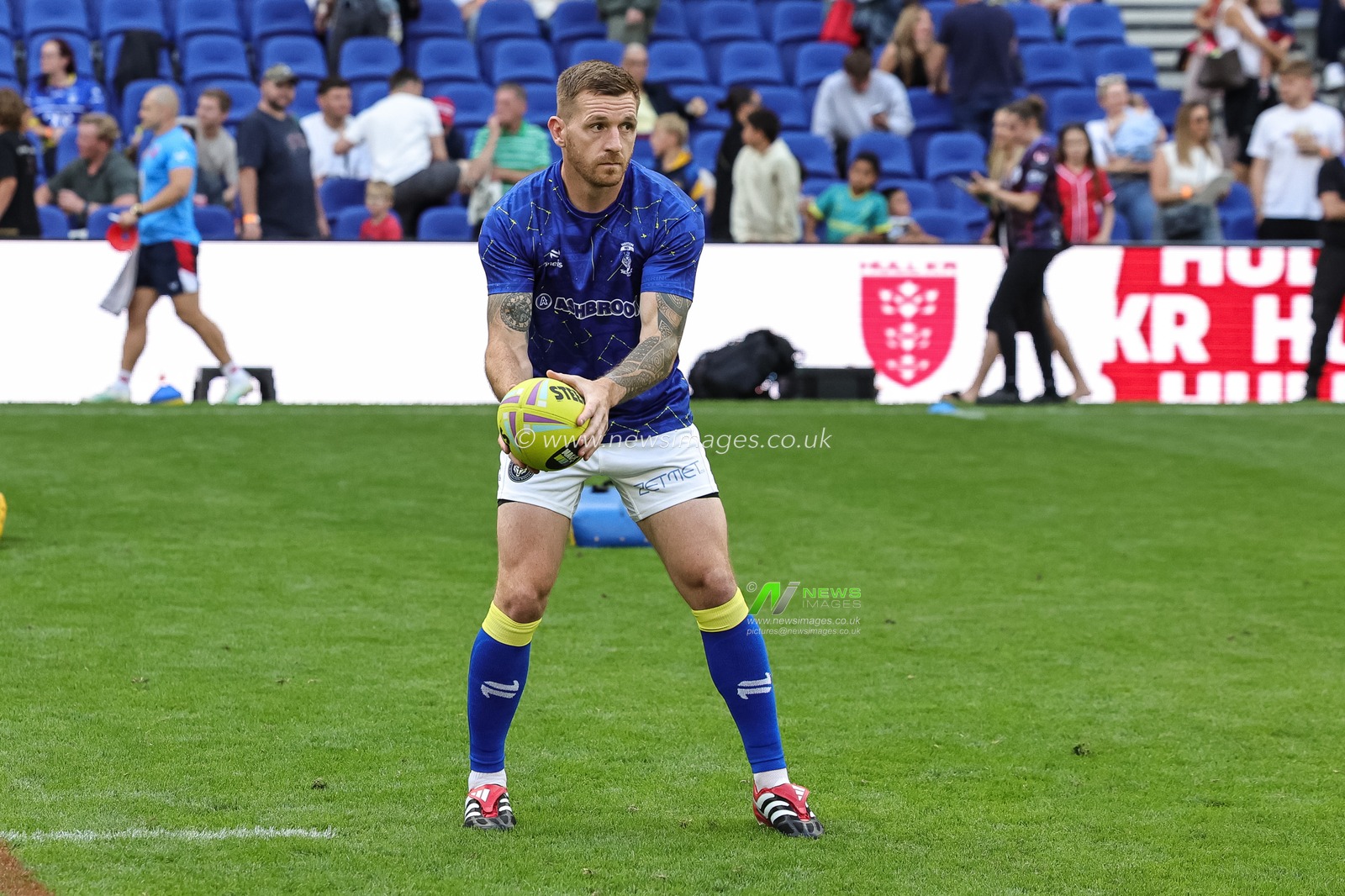 Marc Sneyd of Warrington Wolves in the pre-game warm up during the Betfred Super League Magic Weekend match Leigh Leopards vs Warrington Wolves at Hill Dickinson Stadium, Liverpool, United Kingdom on 04 July 2026

(Photo by Mark Cosgrove/News Images)