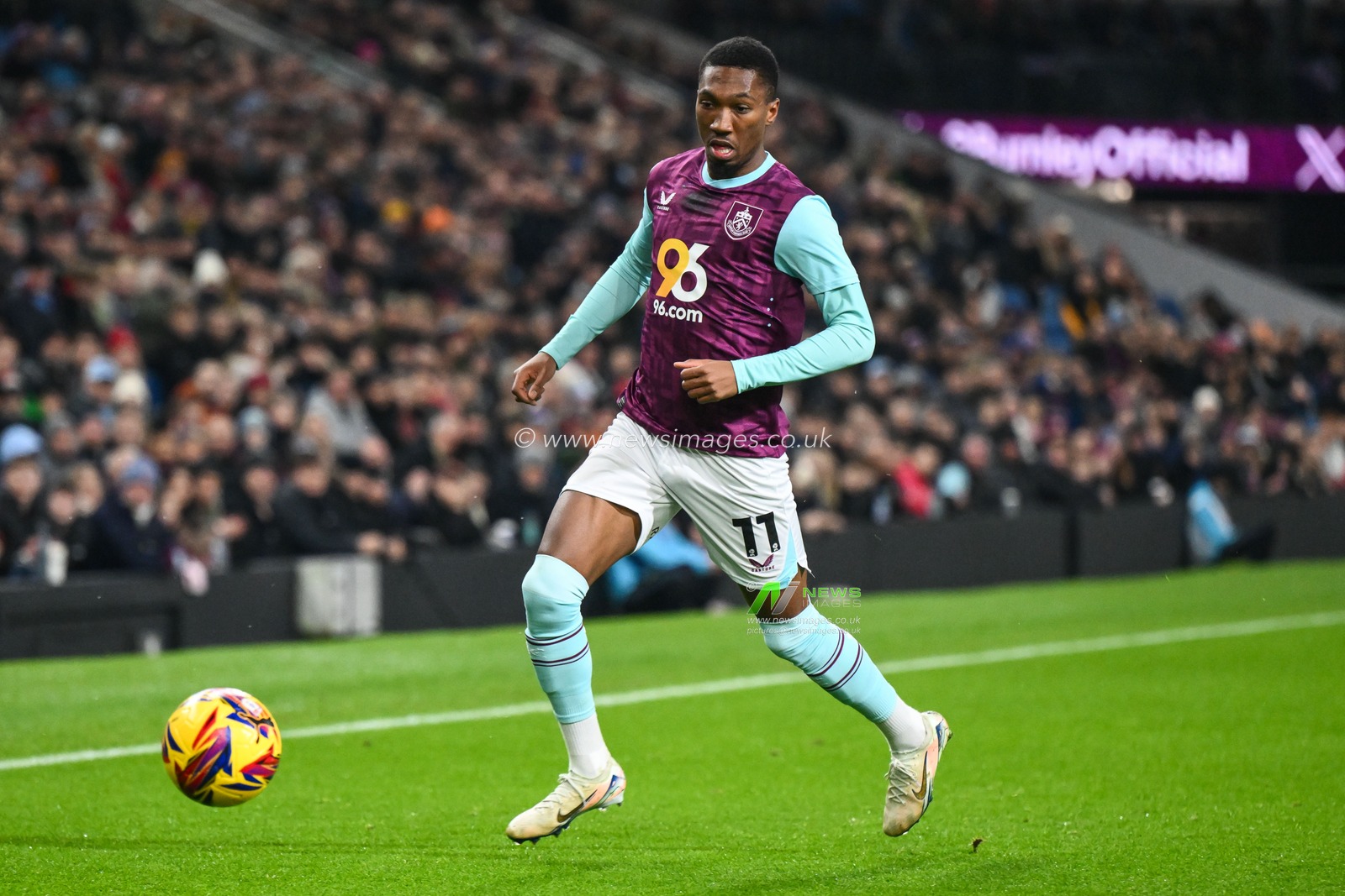 Jaidon Anthony of Burnley makes a break with the ball during the Sky Bet Championship match Burnley vs Coventry City at Turf Moor, Burnley, United Kingdom, 26th November 2024

(Photo by Craig Thomas/News Images)