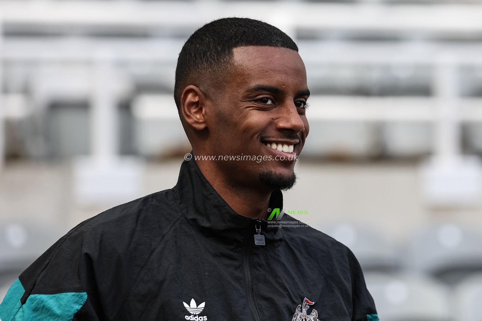 Alexander Isak of Newcastle United arrives during the Premier League match Newcastle United vs Manchester United at St. James's Park, Newcastle, United Kingdom, 13th April 2025

(Photo by Mark Cosgrove/News Images)