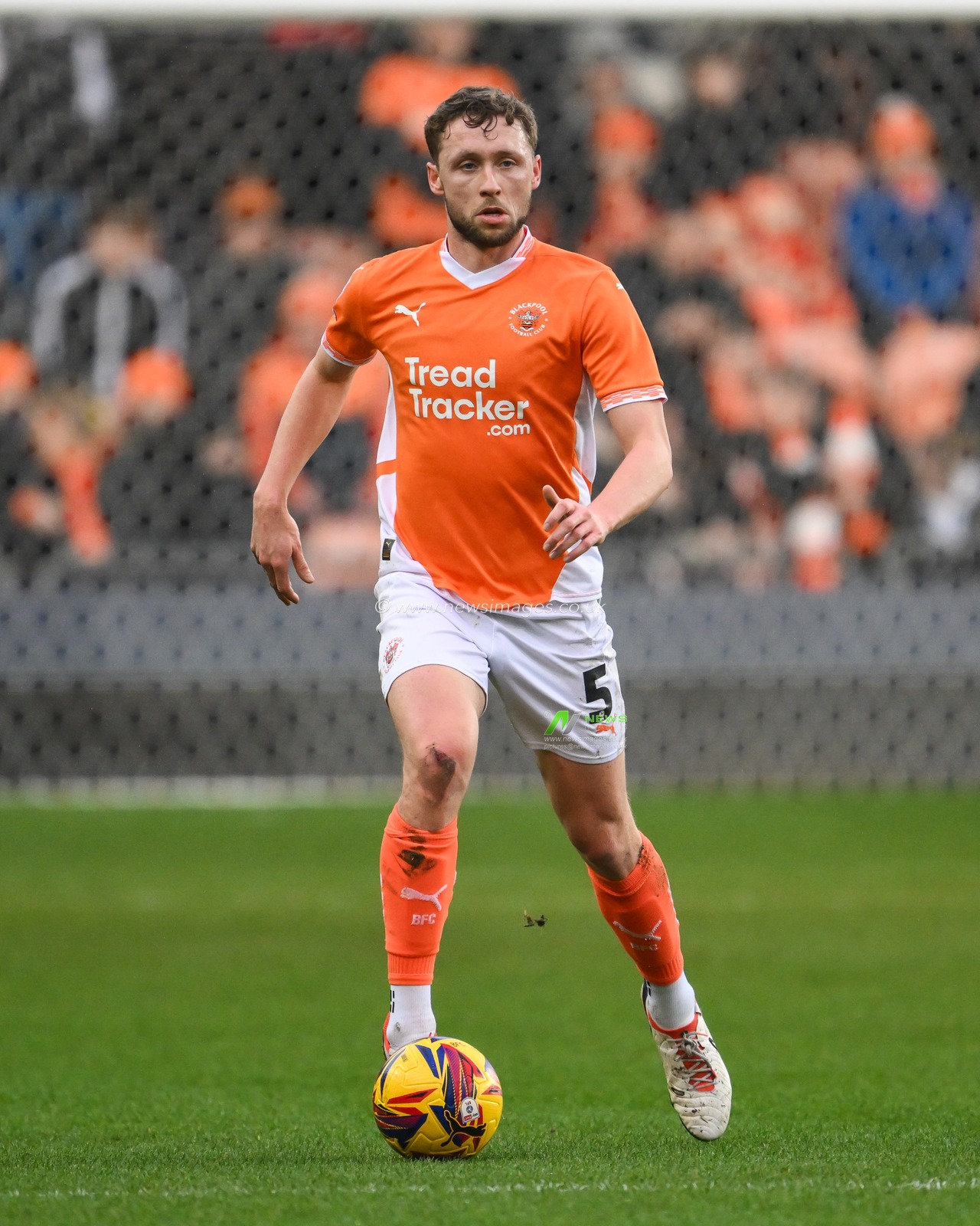 Matthew Pennington of Blackpool makes a break with the ball during the Sky Bet League 1 match Blackpool vs Shrewsbury Town at Bloomfield Road, Blackpool, United Kingdom, 1st January 2025

(Photo by Craig Thomas/News Images)