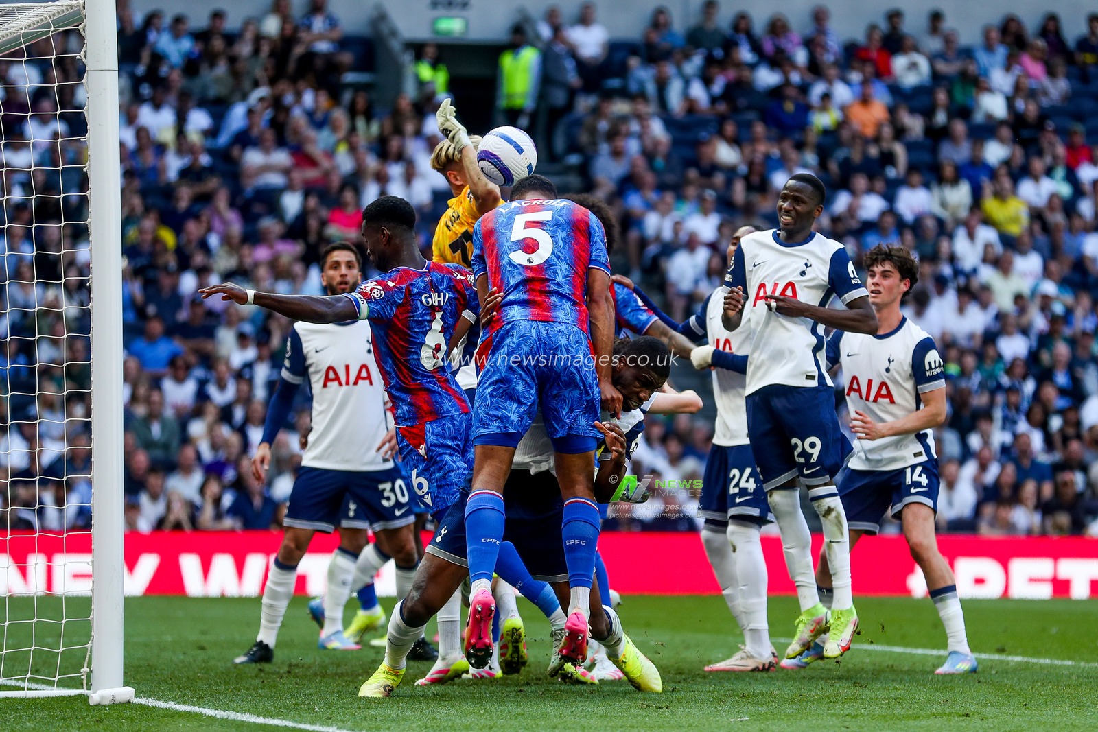 Maxence Lacroix of Crystal Palace scores to make it 0-1, which is later disallowed for handball during the Premier League match Tottenham Hotspur vs Crystal Palace at Tottenham Hotspur Stadium, London, United Kingdom, 11th May 2025

(Photo by Izzy Poles/News Images)