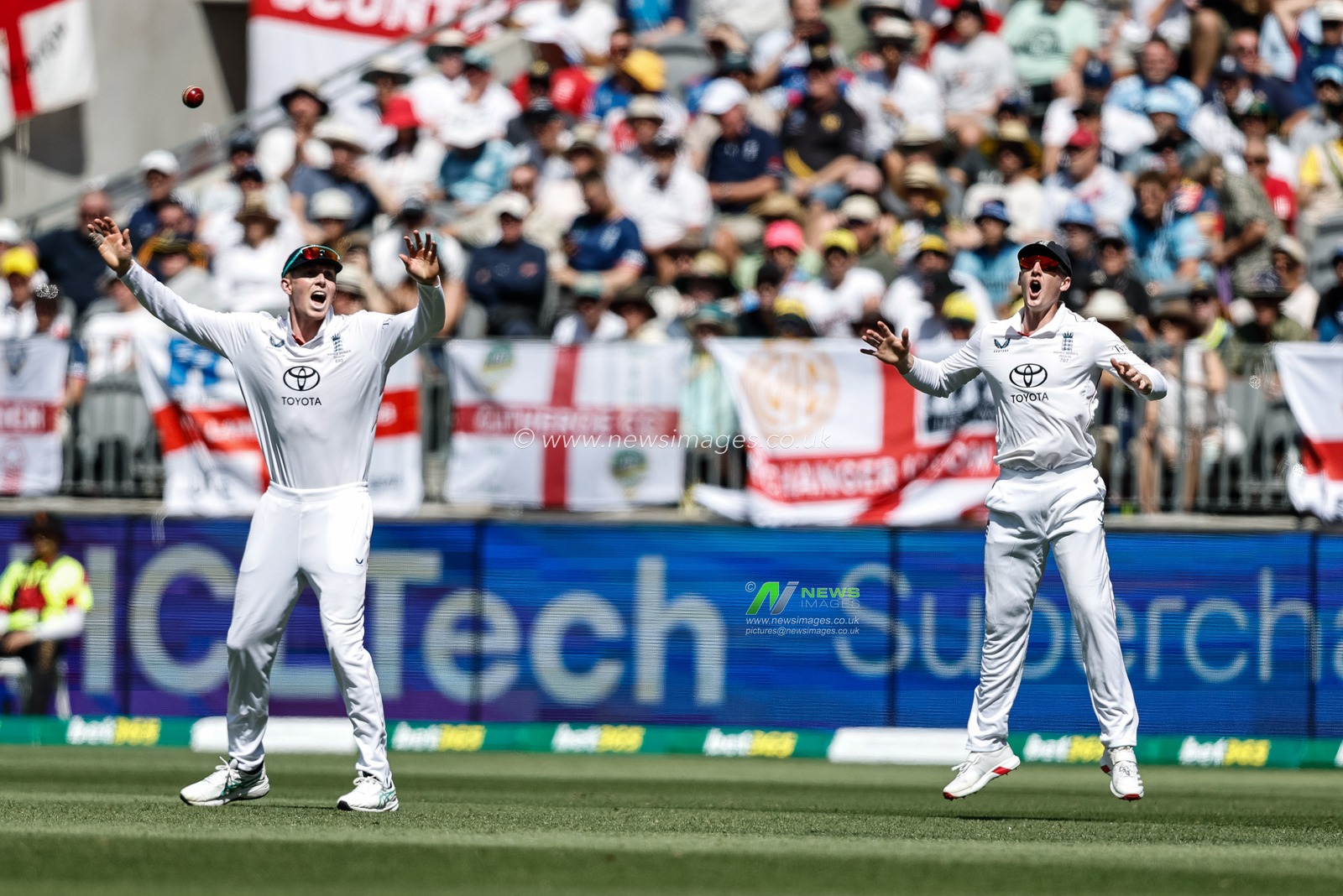 Zak Crawley and Harry Brook of England appeal for a wicket during the NRMA Insurance Ashes First Test Day 1 Series Australia vs England at Optus Stadium, Perth, Australia, 20th November 2025

(Photo by Santanu Banik/News Images)

*** GER AUT SUI OUT ***