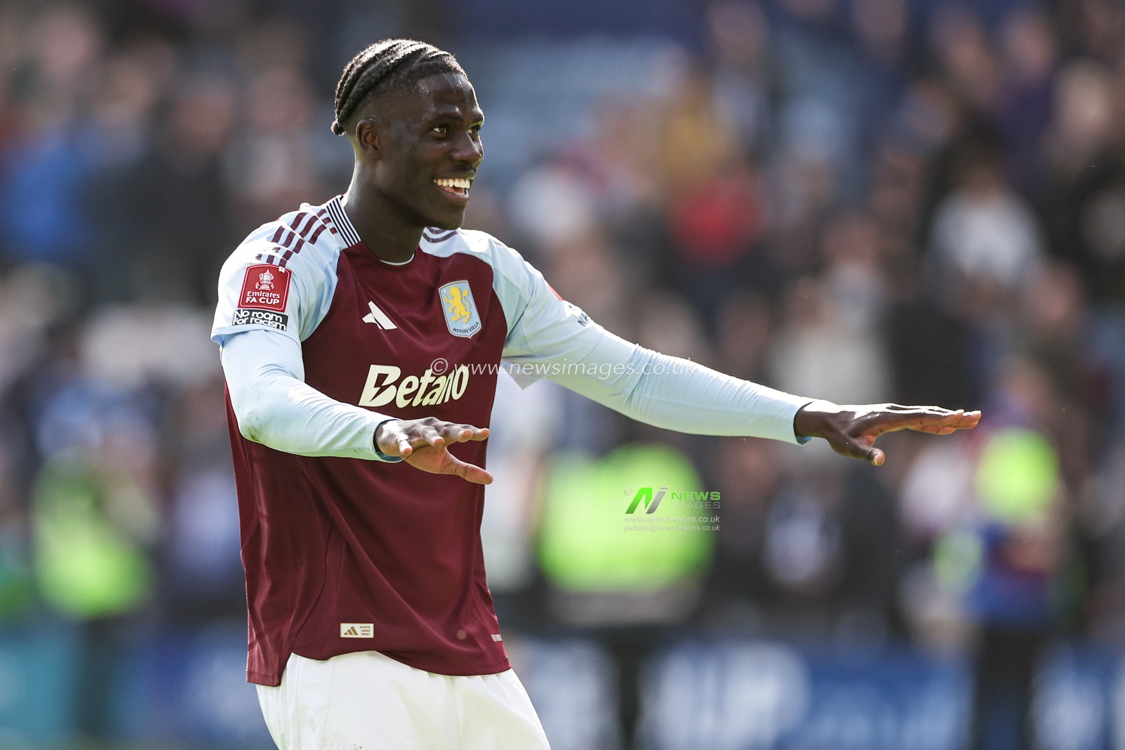 Amadou Onana of Aston Villa celebrates the 0-3 win with the fans during the Emirates FA Cup Quarter-finals match Preston North End vs Aston Villa at Deepdale, Preston, United Kingdom, 30th March 2025

(Photo by Mark Cosgrove/News Images)