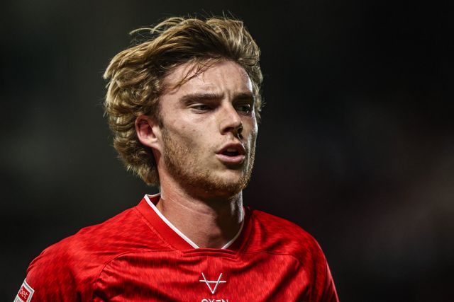 Luca Connell of Barnsley during the Sky Bet League One match Barnsley vs Blackpool at Oakwell, Barnsley, United Kingdom on 02 September 2026

(Photo by Alfie Cosgrove/News Images)