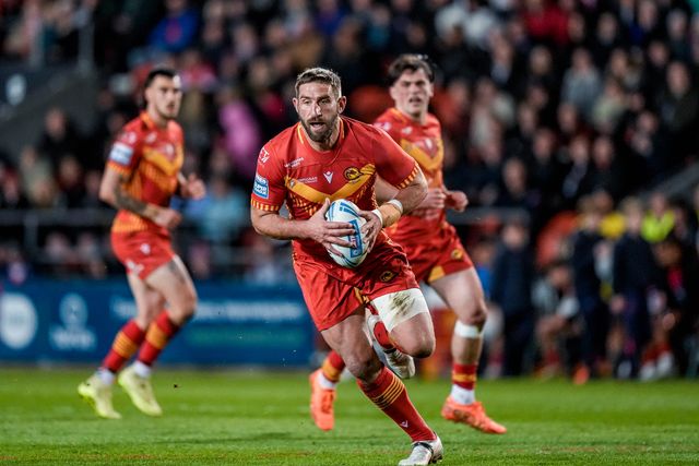 Julian Bousquet of Catalans Dragons runs with the ball during the Betfred Challenge Cup Quarter Final match St Helens vs Catalans Dragons at The BrewDog Stadium, St Helens, United Kingdom on 10 April 2026

(Photo by Maynard Manyowa/News Images)