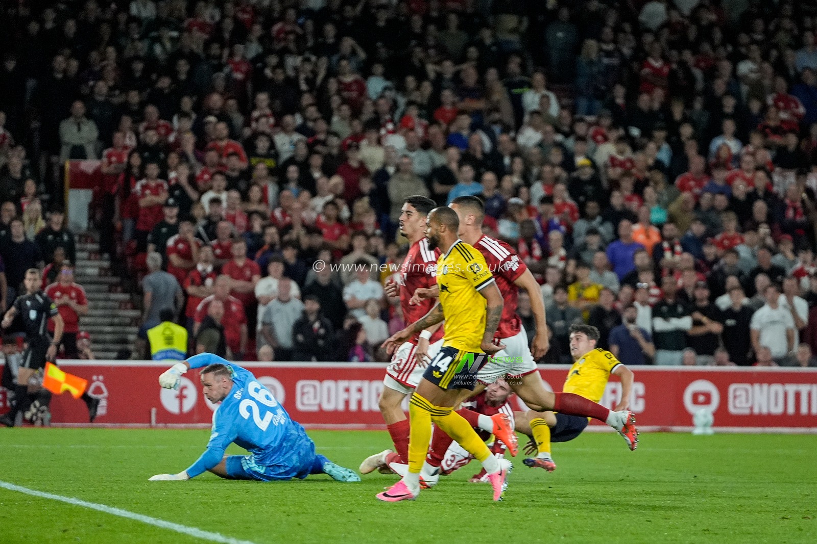 Daniel James of Leeds United scores to make it 0-1 during the Carabao Cup round 2 match Nottingham Forest vs Leeds Rhinos at City Ground, Nottingham, United Kingdom on 25 August 2026

(Photo by Maynard Manyowa/News Images)