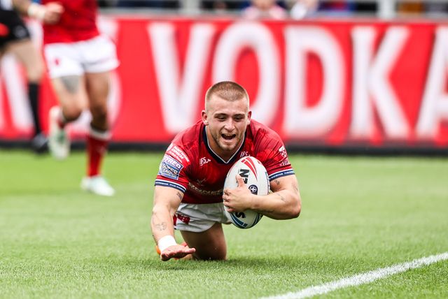 Mikey Lewis of Hull KR goes over for a try during the Betfred Super League round 13 match Wakefield Trinity vs Hull KR at DIY Kitchens Stadium, Wakefield, United Kingdom on 06 June 2026

(Photo by Alfie Cosgrove/News Images)