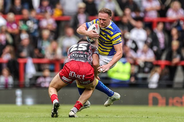 Ben Currie of Warrington Wolves is tackled by Louis Brogan of Leigh Leopards during the Betfred Super League round 20 match Leigh Leopards vs Warrington Wolves at Leigh Sports Village, Leigh, United Kingdom on 25 July 2026

(Photo by Alfie Cosgrove/News Images)