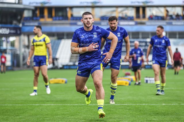 Danny Walker of Warrington Wolves in the pregame warmup session during the Betfred Super League Round 23 match Huddersfield Giants vs Warrington Wolves at Accu Stadium, Huddersfield, United Kingdom, 24th August 2025

(Photo by Alfie Cosgrove/News Images)