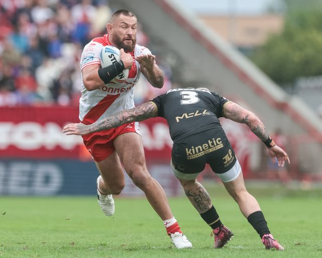 Jared Waerea-Hargreaves of Hull KR is tackled by Zak Hardaker of Hull FC during the Betfred Super League Round 25 match Hull KR vs Hull FC at Sewell Group Craven Park, Kingston upon Hull, United Kingdom, 7th September 2025

(Photo by Mark Cosgrove/News Images)