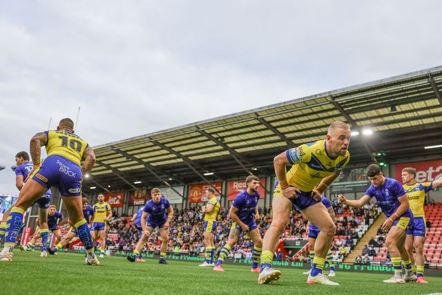 Matt Dufty of Warrington Wolves in the pre-game warm up during the Betfred Super League Round 20 Leigh Leopards vs Warrington Wolves at Leigh Sports Village, Leigh, United Kingdom, 1st August 2025

(Photo by Mark Cosgrove/News Images)