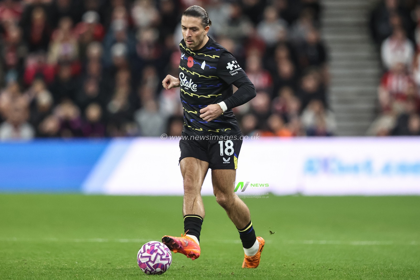 Jack Grealish of Everton breaks with the ball during the Premier League match Sunderland vs Everton at Stadium Of Light, Sunderland, United Kingdom, 3rd November 2025

(Photo by Alfie Cosgrove/News Images)

*** GER AUT SUI OUT ***