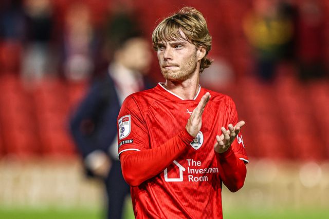 Luca Connell of Barnsley applauds the fans after the game during the Sky Bet League One match Barnsley vs Blackpool at Oakwell, Barnsley, United Kingdom on 02 September 2026

(Photo by Alfie Cosgrove/News Images)