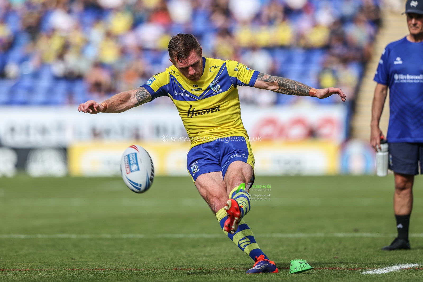 Marc Sneyd of Warrington Wolves converts for a goal during the Betfred Super League round 16 match Warrington Wolves vs Hull FC at Halliwell Jones Stadium, Warrington, United Kingdom, 28th June 2025

(Photo by Alfie Cosgrove/News Images)