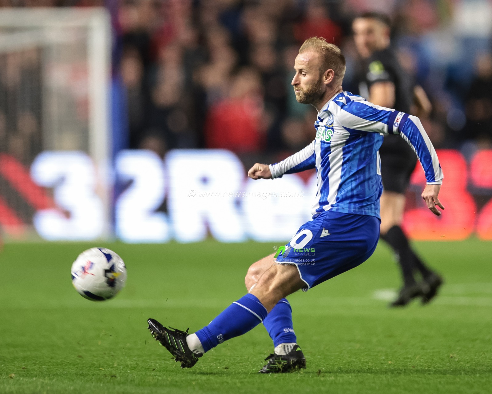 Barry Bannan of Sheffield Wednesday in action during the Sky Bet Championship match Sheffield Wednesday vs Middlesbrough at Hillsborough, Sheffield, United Kingdom, 22nd October 2025

(Photo by Mark Cosgrove/News Images)