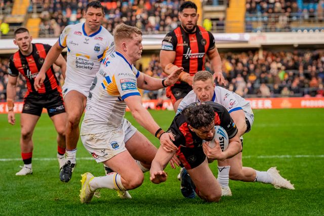 Toby King of Warrington Wolves goes over for a try during the Betfred Super League round 1 match Leeds Rhinos vs Warrington Wolves at AMT Headingley Stadium, Leeds, United Kingdom on 29 March 2026

(Photo by Maynard Manyowa/News Images)