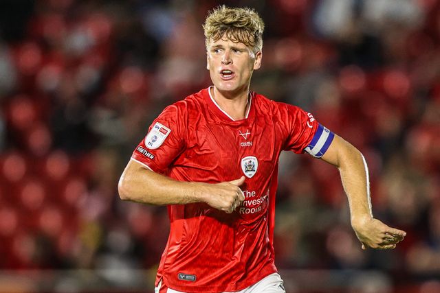 Cameron McGeehan of Barnsley during the Sky Bet League One match Barnsley vs Blackpool at Oakwell, Barnsley, United Kingdom on 02 September 2026

(Photo by Alfie Cosgrove/News Images)