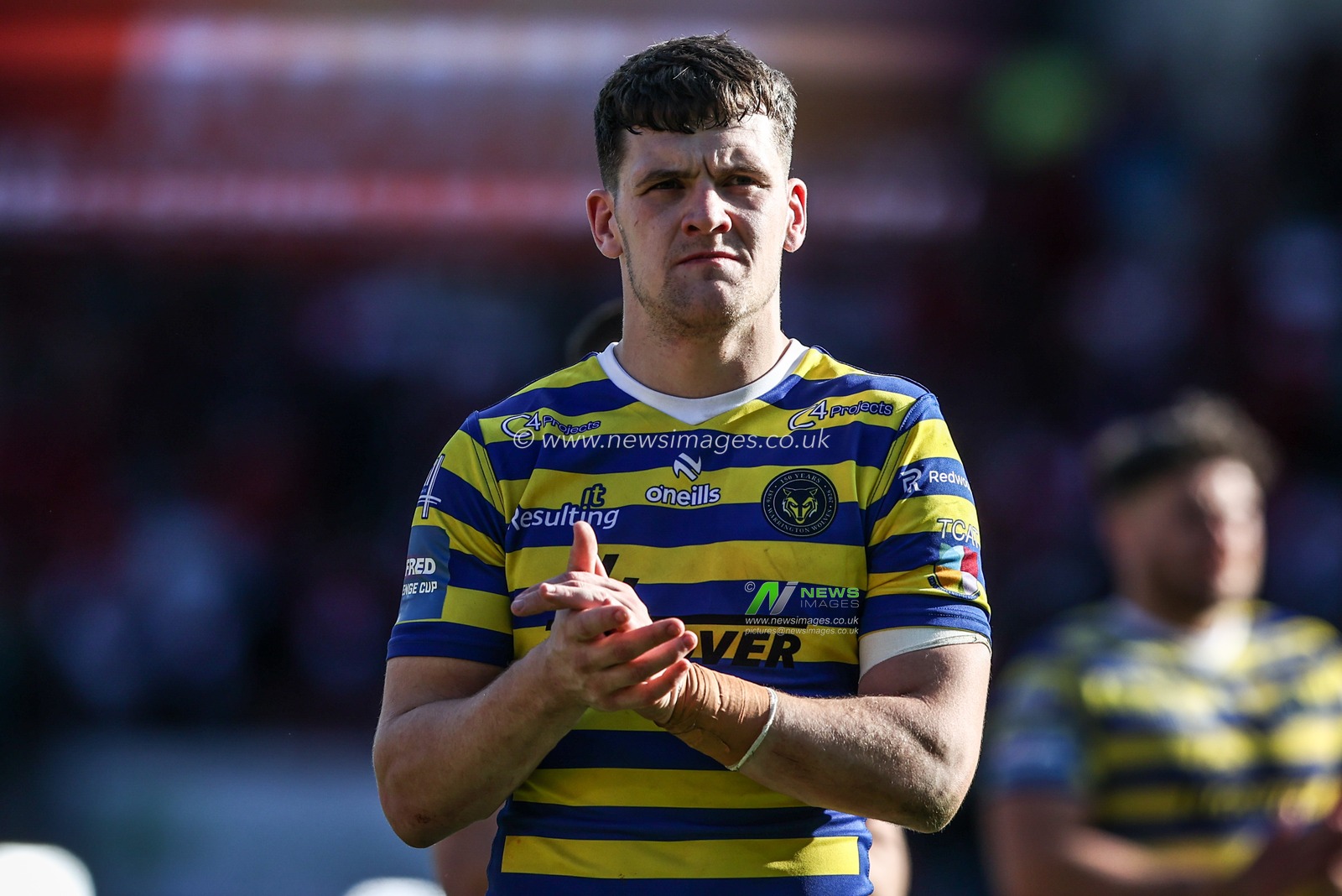 Josh Thewlis of Warrington Wolves applauds the fans after the game during the Betfred Challenge Cup Semi-Finals match Warrington Wolves vs Hull KR at Eco-Power Stadium, Doncaster, United Kingdom on 10 May 2026

(Photo by Alfie Cosgrove/News Images)