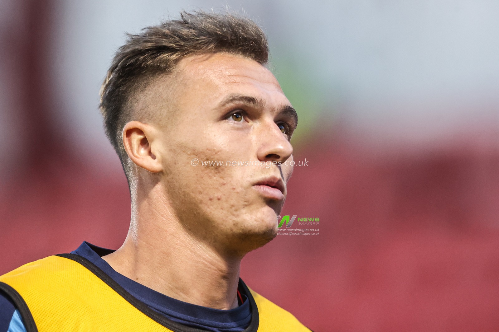 Jack Shepherd of Barnsley warms up on the sidelines during the Carabao Cup round 2 match Barnsley vs Crewe Alexandra at Oakwell, Barnsley, United Kingdom on 25 August 2026

(Photo by Alfie Cosgrove/News Images)
