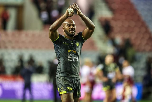Maika Sivo of Leeds Rhinos applauds the fans after the game during the Betfred Super League round 11 match Wigan Warriors vs Leeds Rhinos at The Brick Community Stadium, Wigan, United Kingdom on 15 May 2026

(Photo by Alfie Cosgrove/News Images)