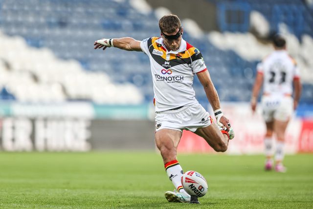 Chris Atkin of Bradford Bulls scores a penalty during the Betfred Super League round 18 match Huddersfield Giants vs Bradford Bulls at Accu Stadium, Huddersfield, United Kingdom on 10 July 2026

(Photo by Alfie Cosgrove/News Images)
