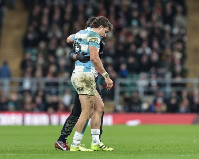 Juan Cruz Mallia of Argentina is aided off the field of play injured during the Quilter Nations Series 2025 match England vs Argentina at Allianz Stadium, Twickenham, United Kingdom, 23rd November 2025

(Photo by Mark Cosgrove/News Images)

*** GER AUT SUI OUT ***